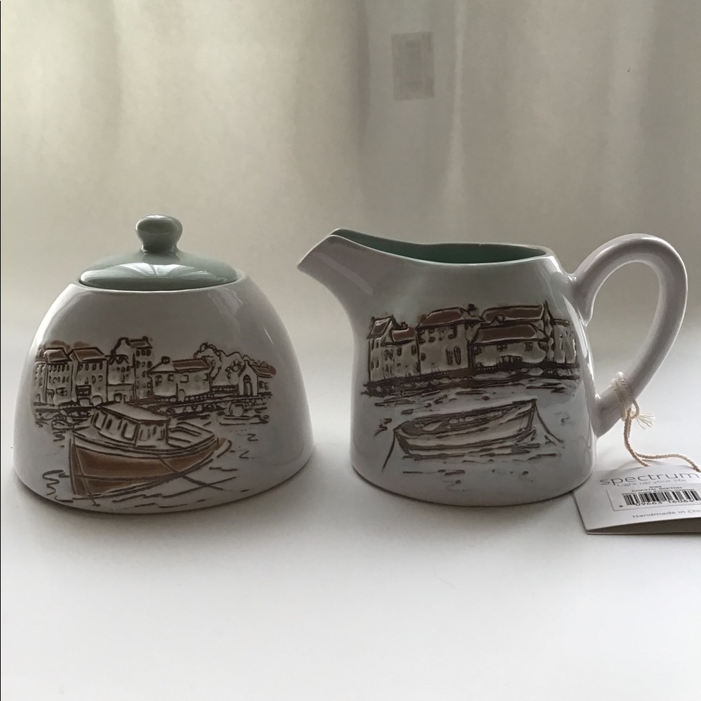 Spectrum Designz Creamer and Suger Set